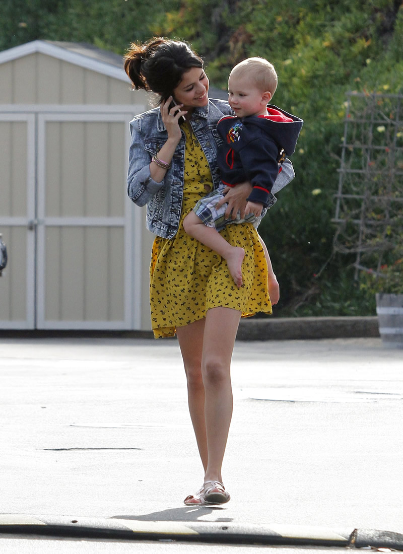 What Salena gomez upskirt for Salena gomez upskirt for